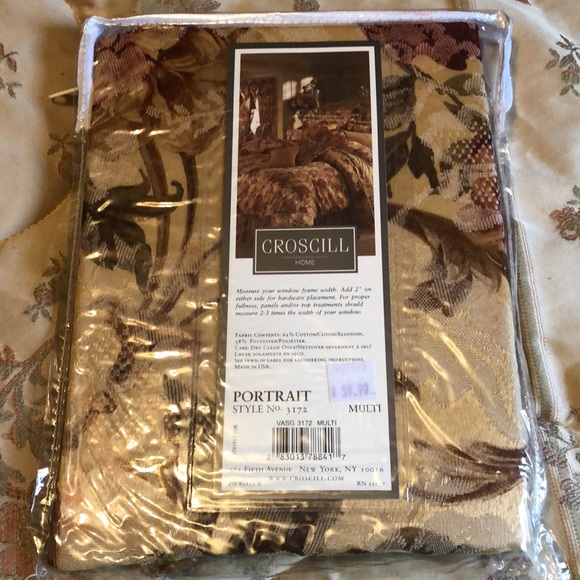 Croscill swag valence Portrait (Roses 9n tan background) jacquard with tassels - Picture 5 of 8